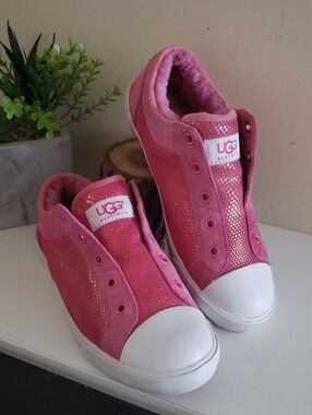 UGG Australia Laela Shiny Pink, Slip on Sneakers - Youth Sz 3 US